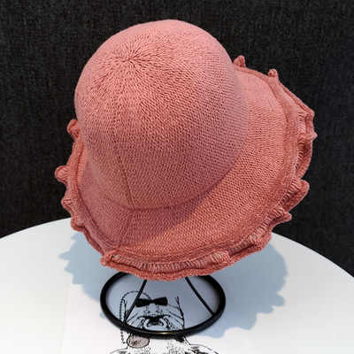 Μοντέρνο γυναικείο καπέλο με μπούκλες