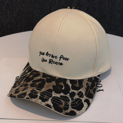 Új modell női sapka - napellenzővel és hímzéssel