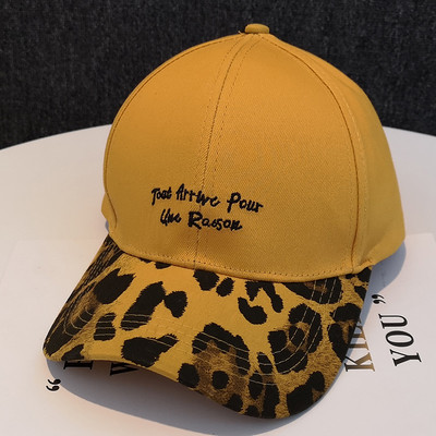 Új modell női sapka - napellenzővel és hímzéssel