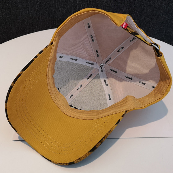 Új modell női sapka - napellenzővel és hímzéssel