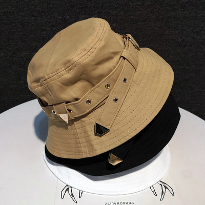 Γυναικείο καπέλο με ζώνη και αγκράφα