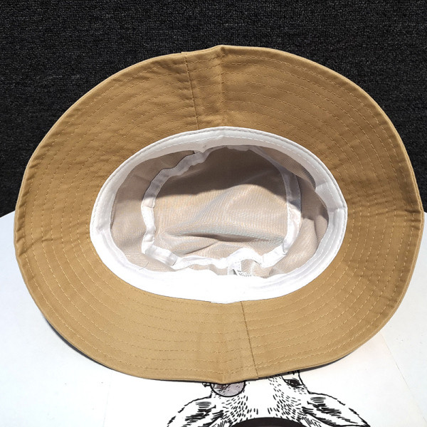 Γυναικείο καπέλο με ζώνη και αγκράφα