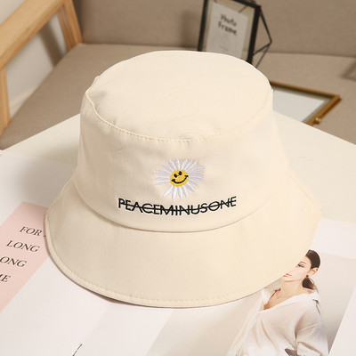 Μοντέρνο γυναικείο καπέλο με κέντημα μαργαρίτας