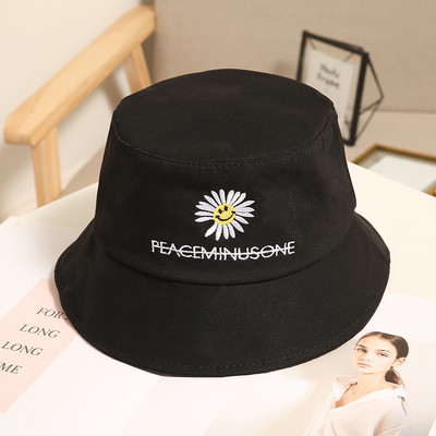 Μοντέρνο γυναικείο καπέλο με κέντημα μαργαρίτας