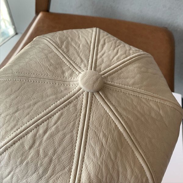 Ženska kapa sa šilterom - eko koža