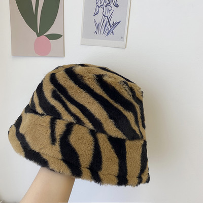 Modern női horgászsapka állatmintával