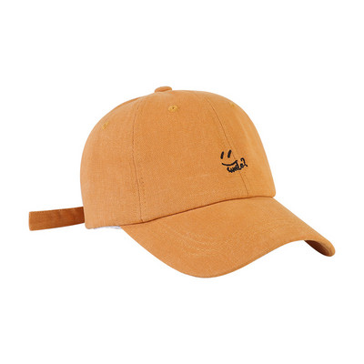 Női alkalmi sapka hímzett felirattal