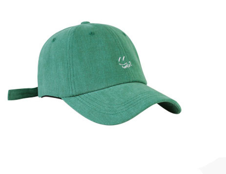 Női alkalmi sapka hímzett felirattal