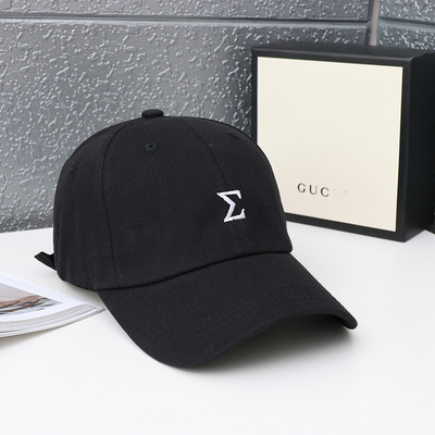 Női sapka hímzett felirattal és napellenzővel