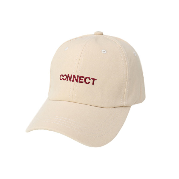 Női sapka hímzett felirattal és napellenzővel