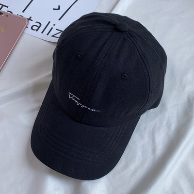 Alkalmi kalap hímzéssel nőknek és férfiaknak egyaránt