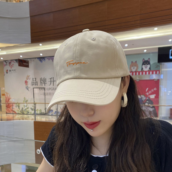 Alkalmi kalap hímzéssel nőknek és férfiaknak egyaránt