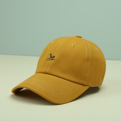 Γυναικείο καπέλο με γείσο και κεντημένη επιγραφή