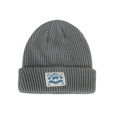 Női alkalmi sapka emblémával