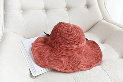 Μοντέρνο γυναικείο καπέλο με φαρδύ περιφέρια σε διάφορα χρώματα