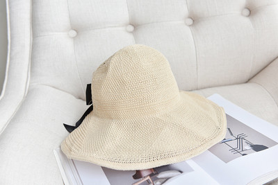 Μοντέρνο γυναικείο καπέλο με φαρδύ περιφέρια σε διάφορα χρώματα