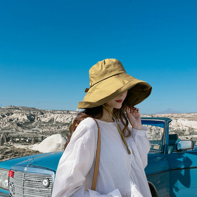 Ženska kapa od tekstila sa trakom