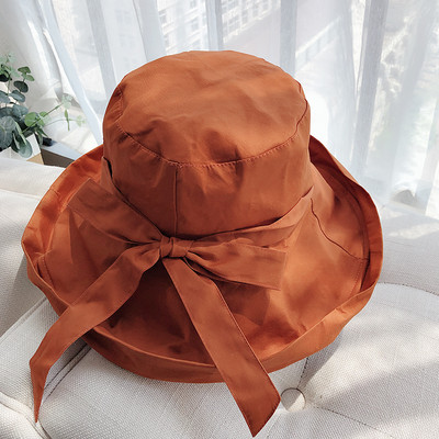 Ženska kapa od tekstila sa trakom