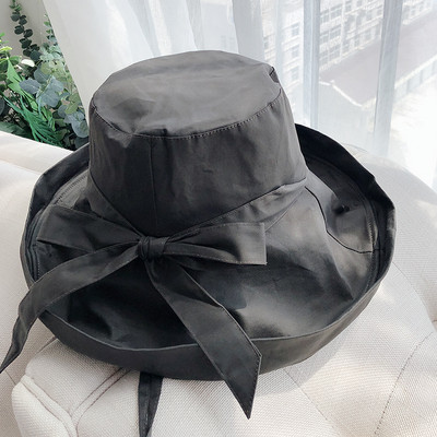 Ženska kapa od tekstila sa trakom