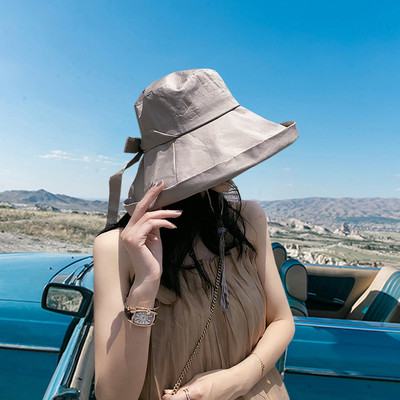 Ženska kapa od tekstila sa trakom