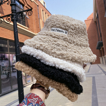 Μοντέρνο γυναικείο καπέλο 