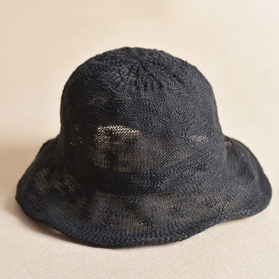 Alkalmi női sapka rojtokkal