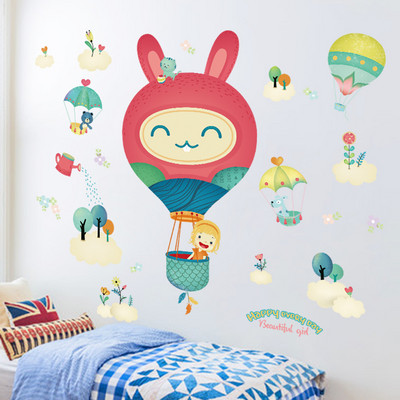 Dekoracija dječje sobe sa raznim samoljepljivim elementima