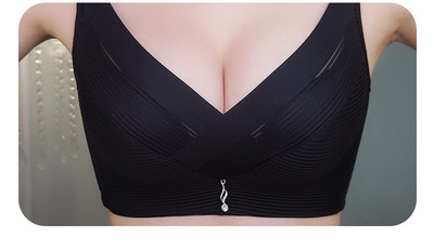 Női melltartó V-nyakkal és állítható pántokkal