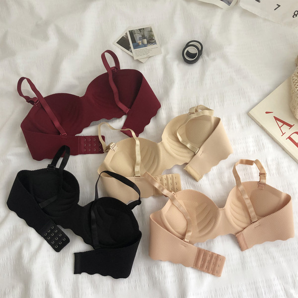 Νέο μοντέλο σουτιέν σε τέσσερα χρώματα