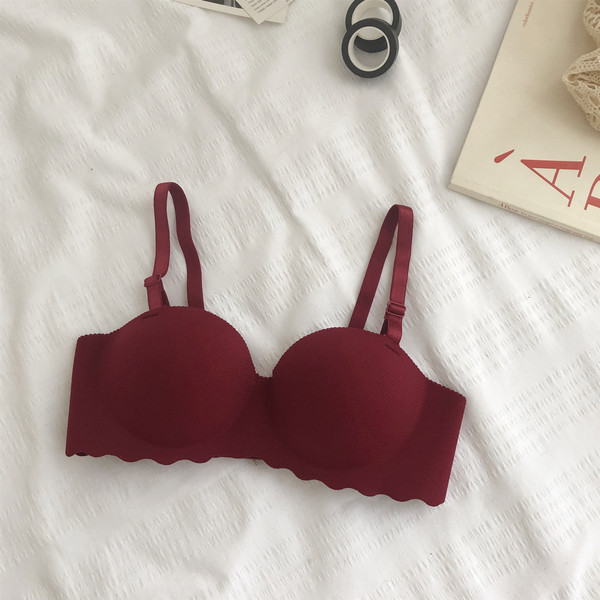 Νέο μοντέλο σουτιέν σε τέσσερα χρώματα