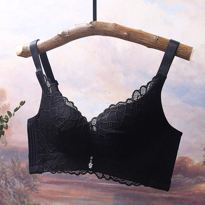 Modern női melltartó csipkével