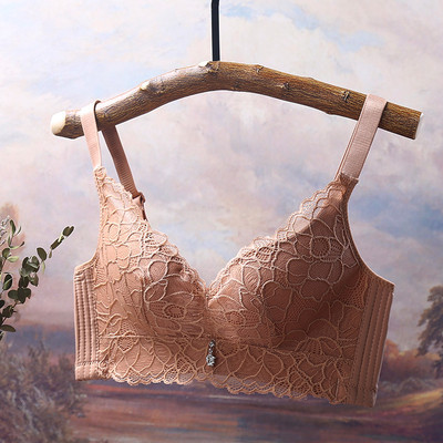 Modern női melltartó csipkével