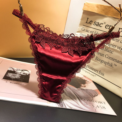 Női tangák csipkével