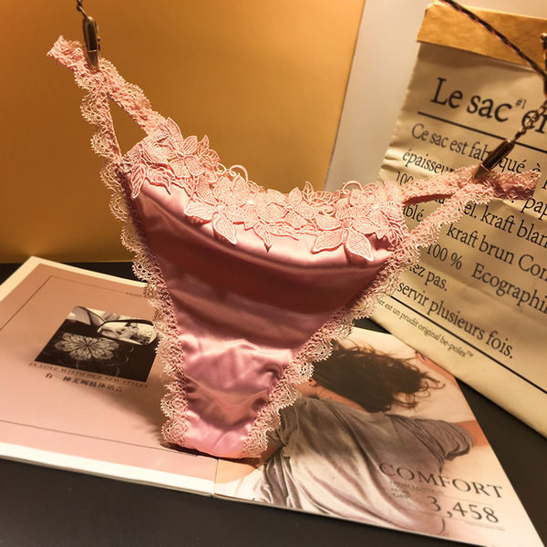 Női tangák csipkével