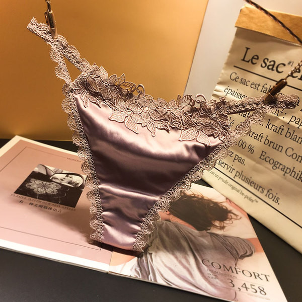 Női tangák csipkével