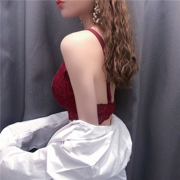 Κοντό δαντελένιο μποθστάκι