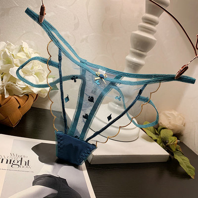 Γυναικεία στριγκάκια με πλέγμα και τρισδιάστατα λουλούδια