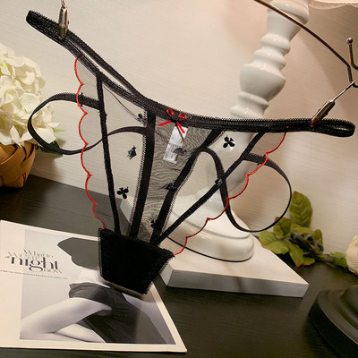 Γυναικεία στριγκάκια με πλέγμα και τρισδιάστατα λουλούδια