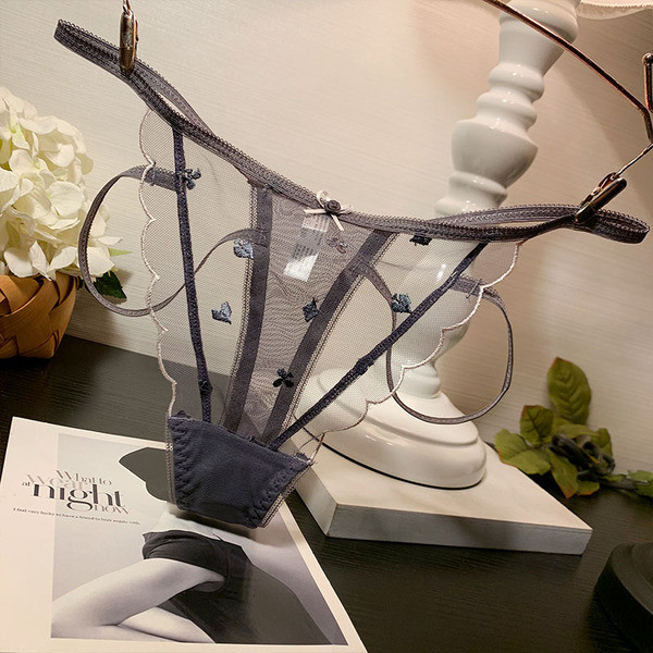 Γυναικεία στριγκάκια με πλέγμα και τρισδιάστατα λουλούδια