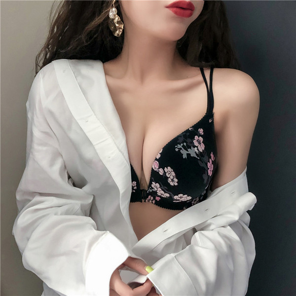 Női melltartó elöl rögzítéssel, virágmintával