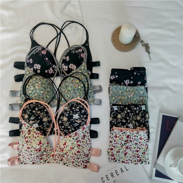 Női melltartó elöl rögzítéssel, virágmintával