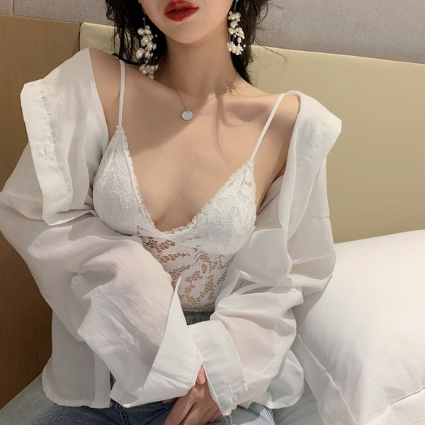 Csipke melltartó női betétekkel