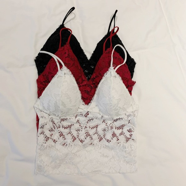 Csipke melltartó női betétekkel