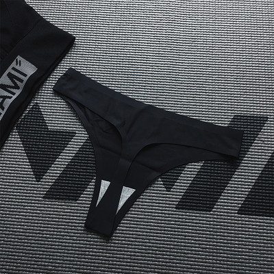 Γυναικεία στριγκάκια μονόχρωμα