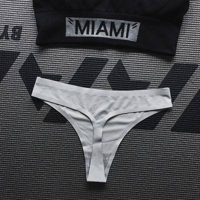 Γυναικεία στριγκάκια μονόχρωμα