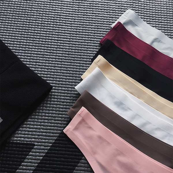 Γυναικεία στριγκάκια μονόχρωμα