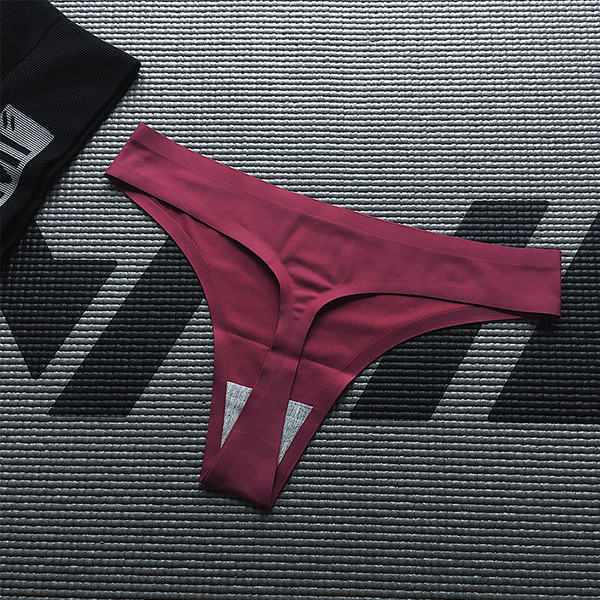 Γυναικεία στριγκάκια μονόχρωμα