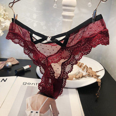 Γυναικεία στριγκάκια δαντέλας με μεταλλικό στοιχείο