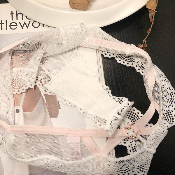 Γυναικεία στριγκάκια δαντέλας με μεταλλικό στοιχείο