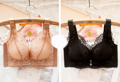 Stílusos női csipkés melltartó - két darabból álló készlet